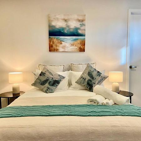 Morden Spacious New House 汉密尔顿 外观 照片