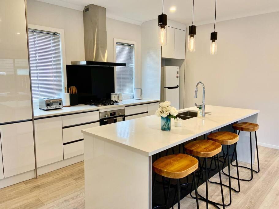 Morden Spacious New House 汉密尔顿 外观 照片