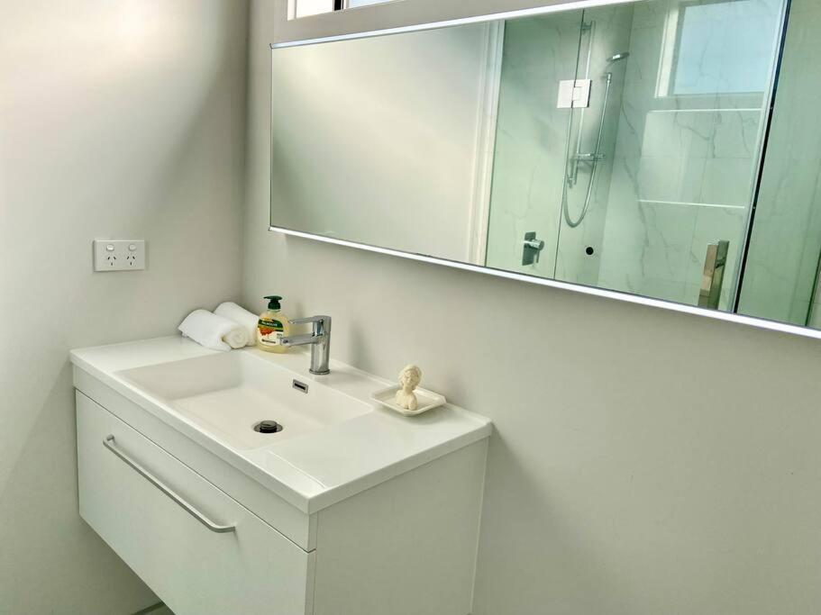 Morden Spacious New House 汉密尔顿 外观 照片