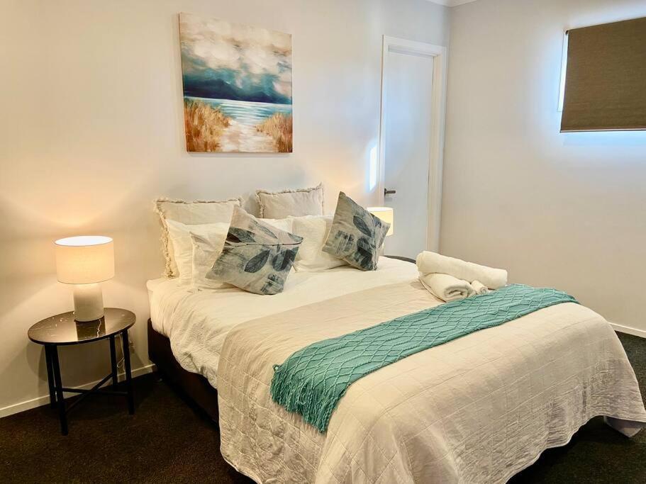 Morden Spacious New House 汉密尔顿 外观 照片