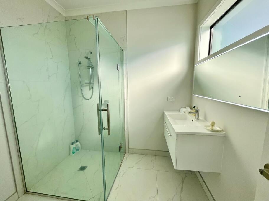 Morden Spacious New House 汉密尔顿 外观 照片