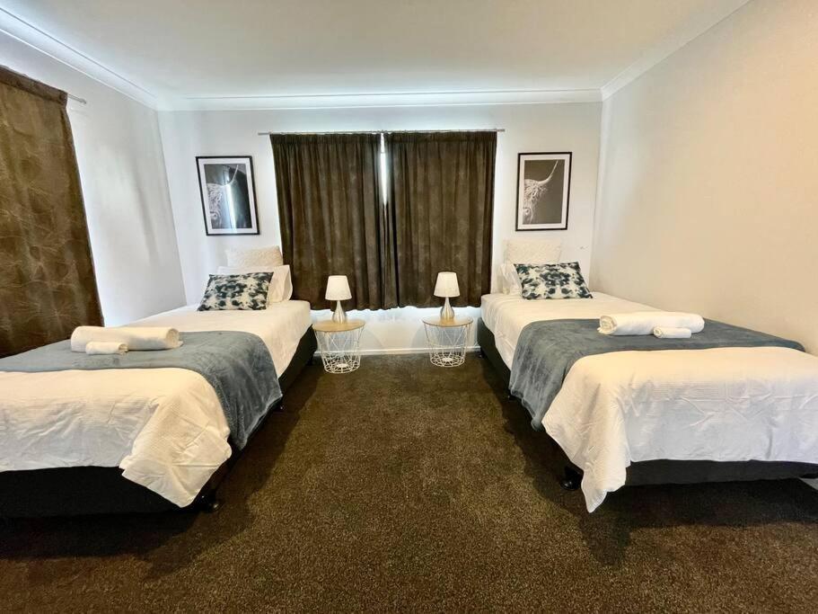 Morden Spacious New House 汉密尔顿 外观 照片