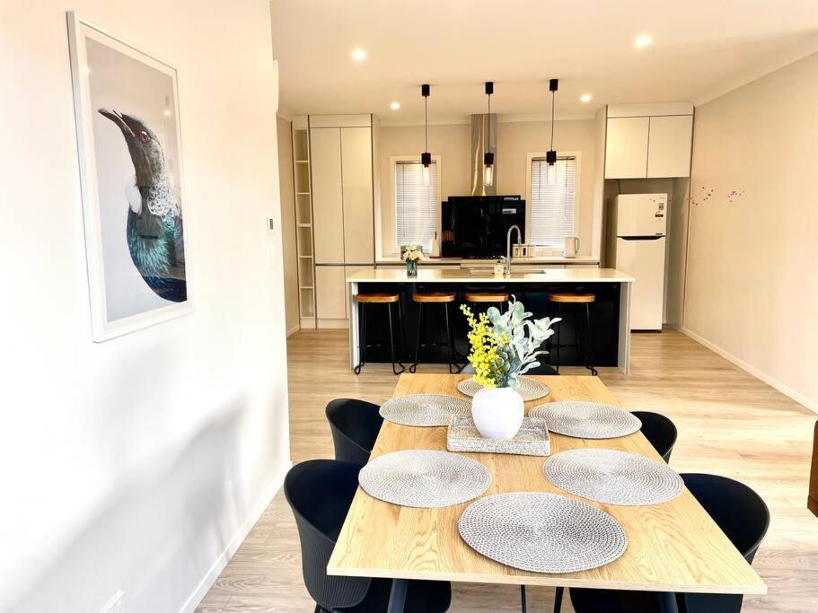 Morden Spacious New House 汉密尔顿 外观 照片